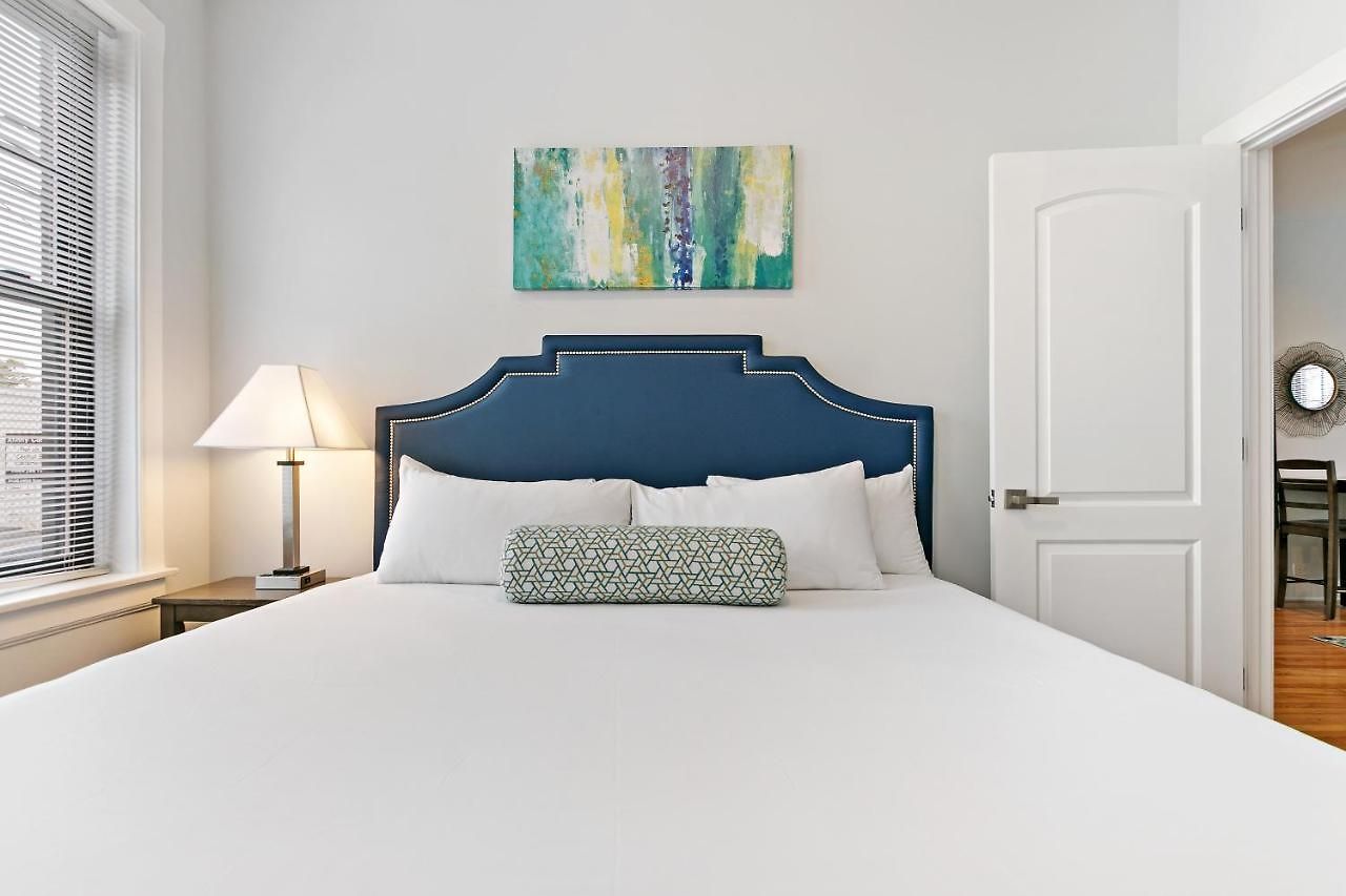 Apartment Newly Renovated 1br In Ideal Location - Belmont E1