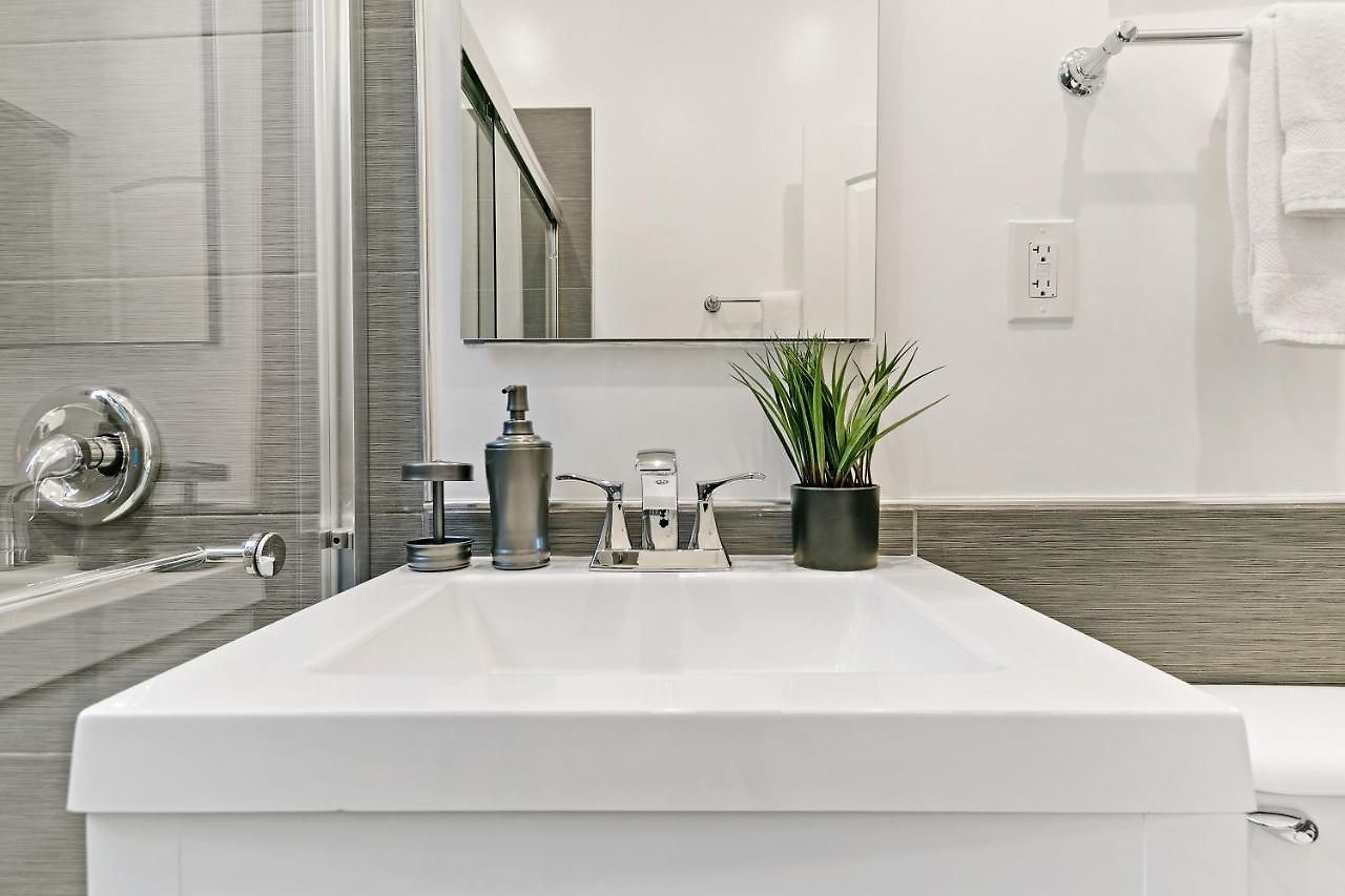 Newly Renovated 1br In Ideal Location - Belmont E1 *