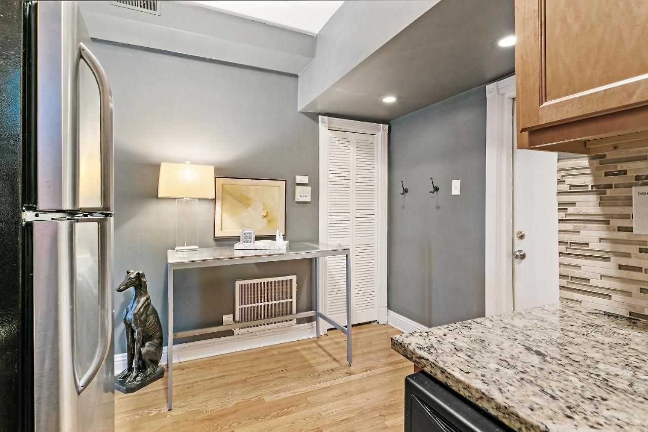 Stylish 2br Pad With Up-to-date Comforts - Halsted Rep Chicago