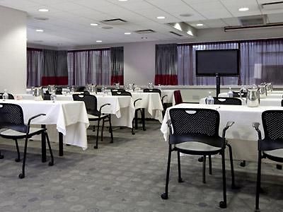 Hampton Downtown/magnificent Mile Hotel 3*