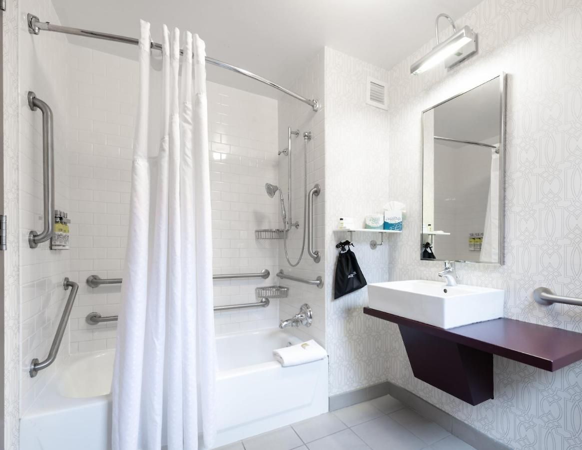 Express - Magnificent Mile By Ihg Hotel 3*