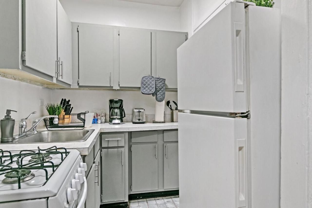1br Modern Lakeview Close To Dining - Oakdale 2s Apartment