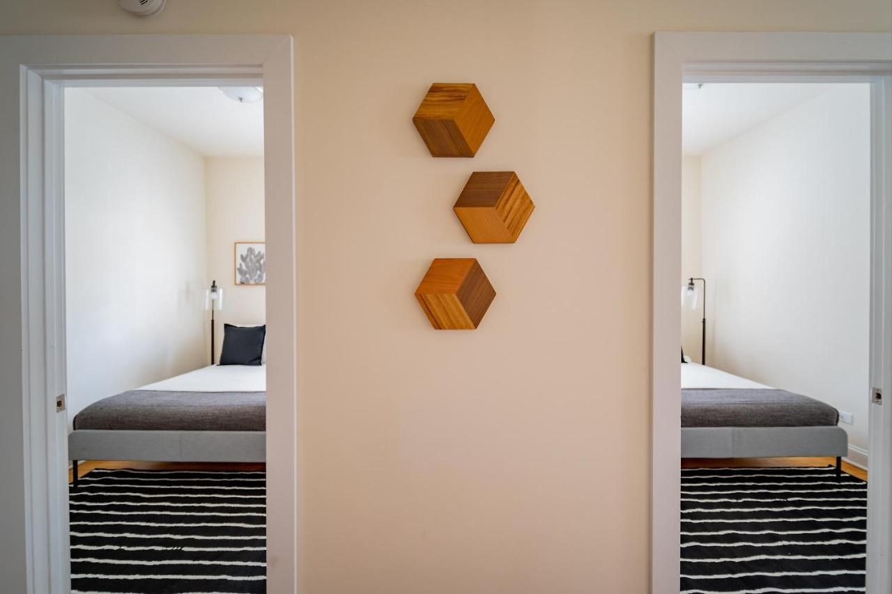 Apartment 3-bedroom Gem With In-unit Laundry - Lawndale 1 *
