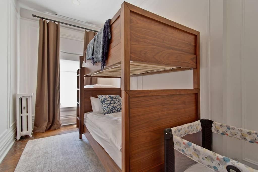 Historic Luxury Townhouse In Downtown Holiday home *