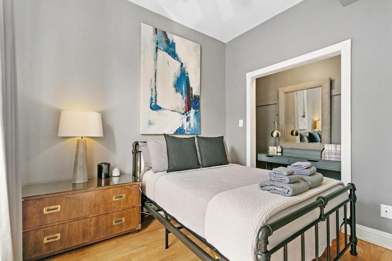 Feel The Vibe 2br Designer - Halsted 3d Apartment Chicago
