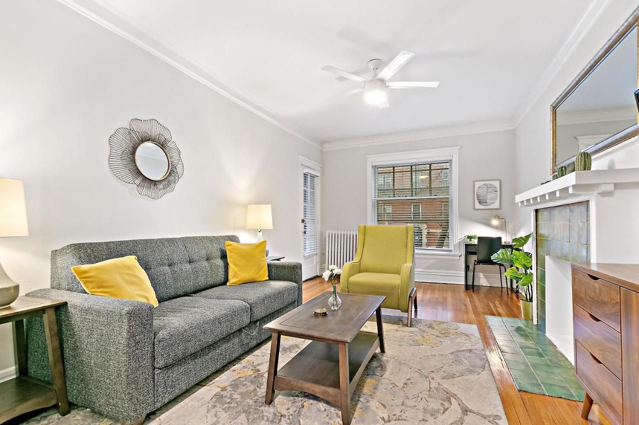Indulging 2br In Festive Boystown - Buckingham 1 Apartment