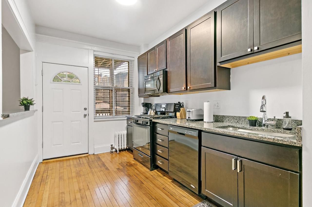 Indulging 2br In Festive Boystown - Buckingham 1 *