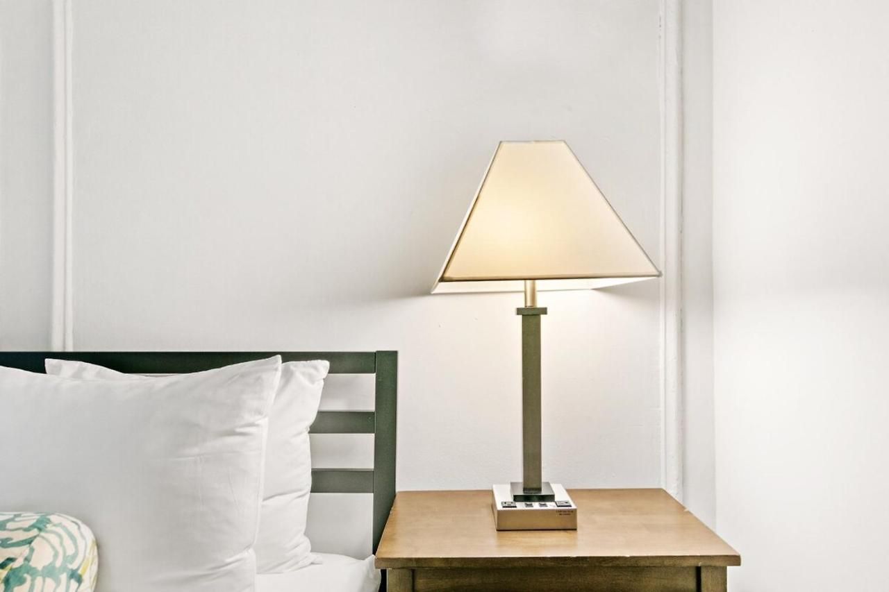 Convenient 2br Close To Shops, Dining, Loyola - Lunt 2s