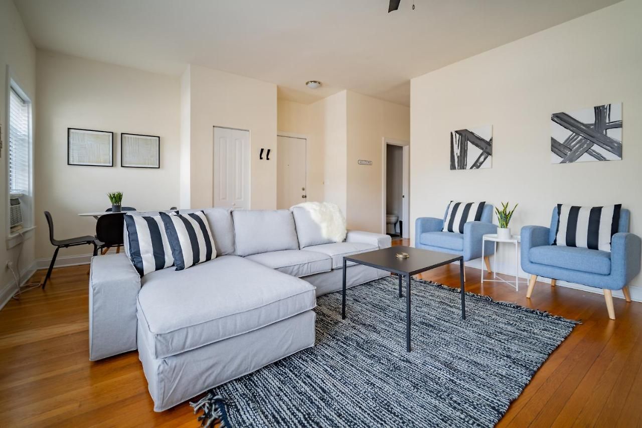 3-bedroom Gem With In-unit Laundry - Lawndale 1 Apartment Chicago