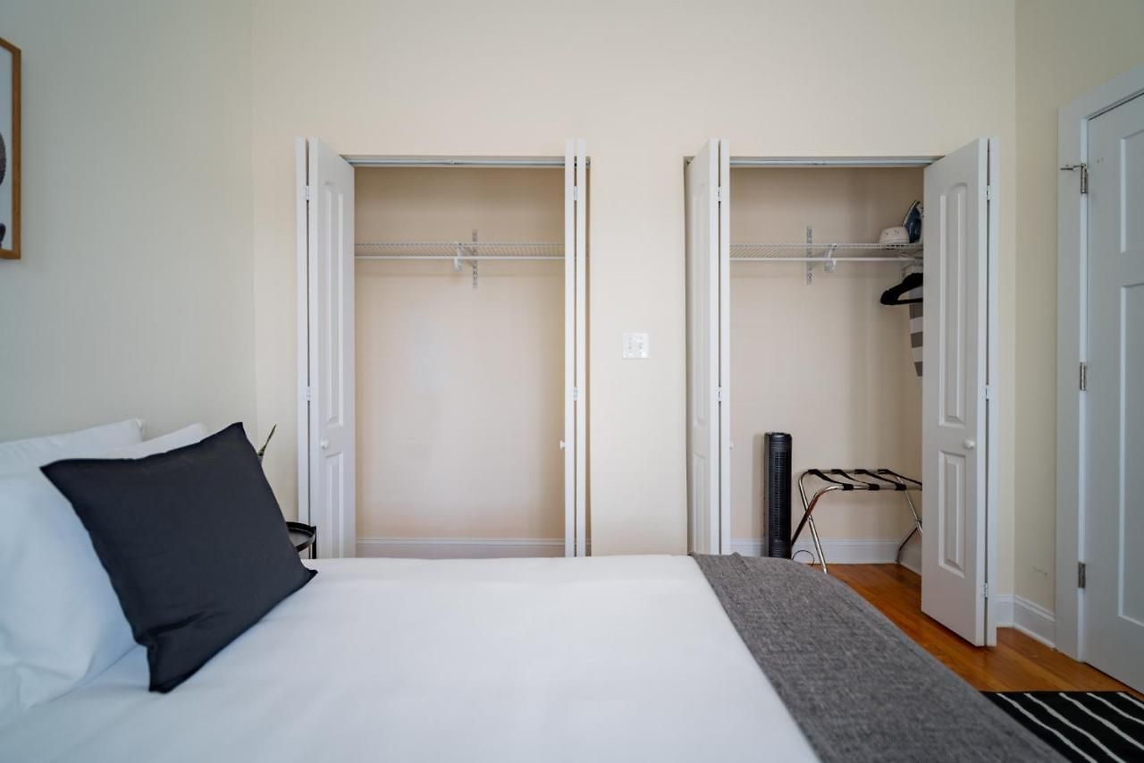 3-bedroom Gem With In-unit Laundry - Lawndale 1 Apartment