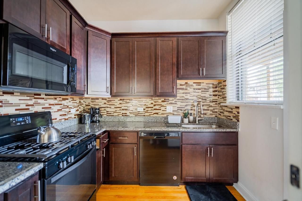 3-bedroom Gem With In-unit Laundry - Lawndale 1 Chicago
