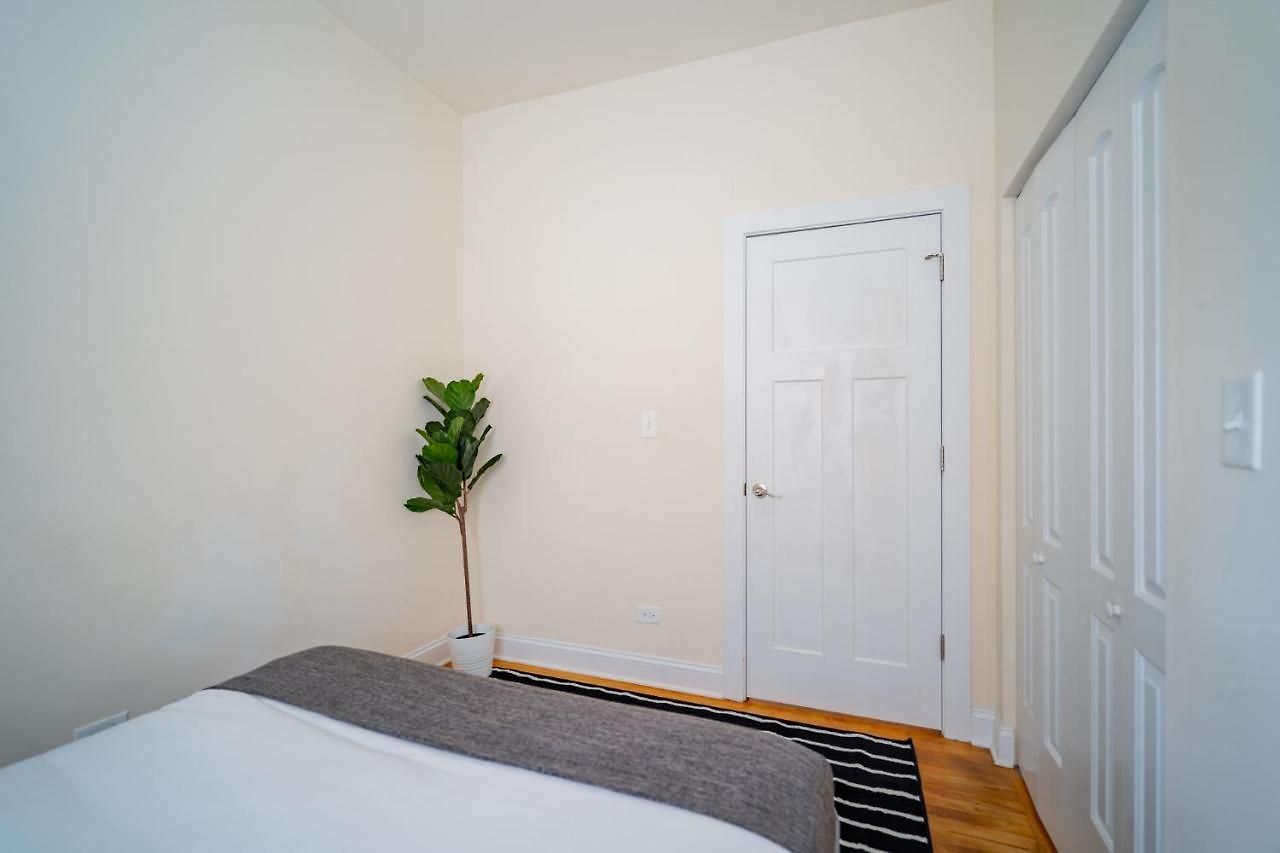 3-bedroom Gem With In-unit Laundry - Lawndale 1 *