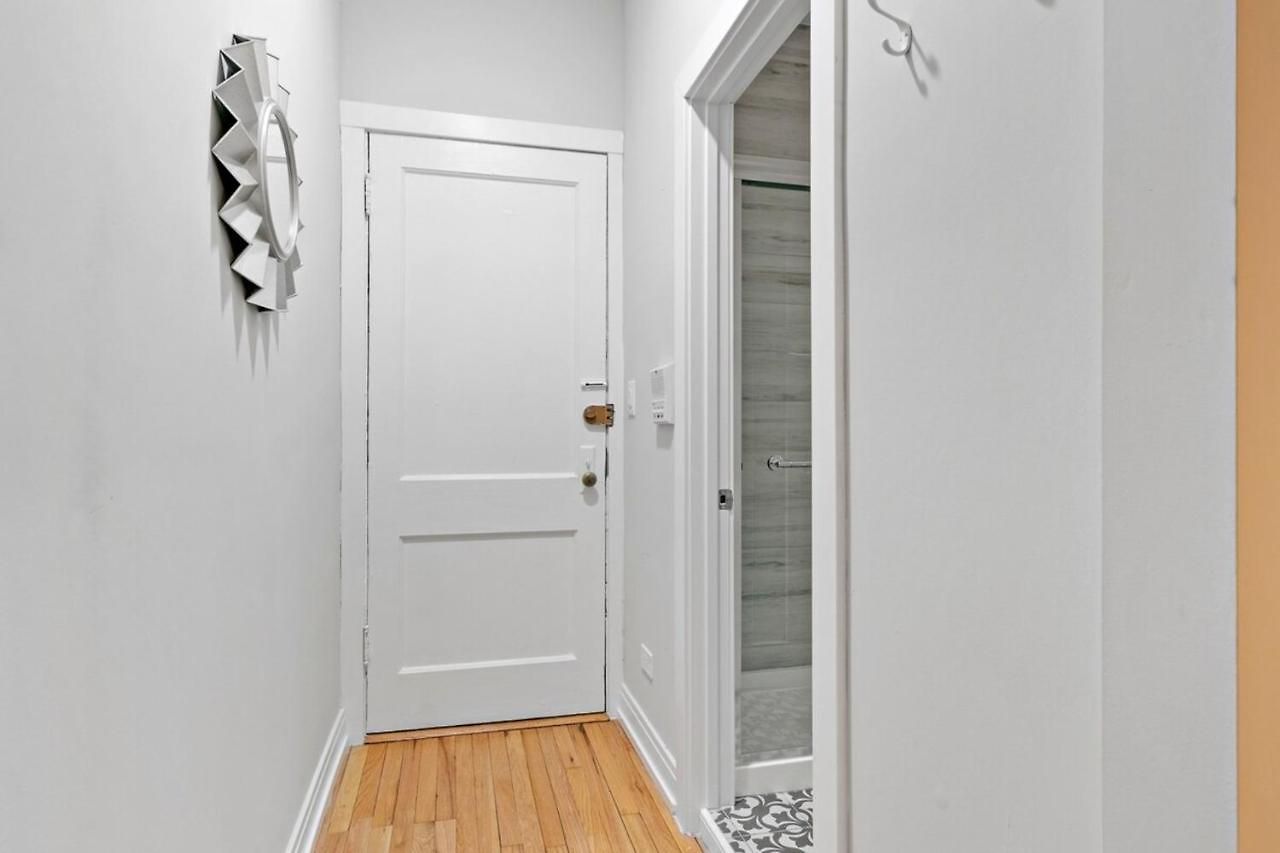 Apartment Chic & Updated In East Lakeview - Barry S1 Chicago