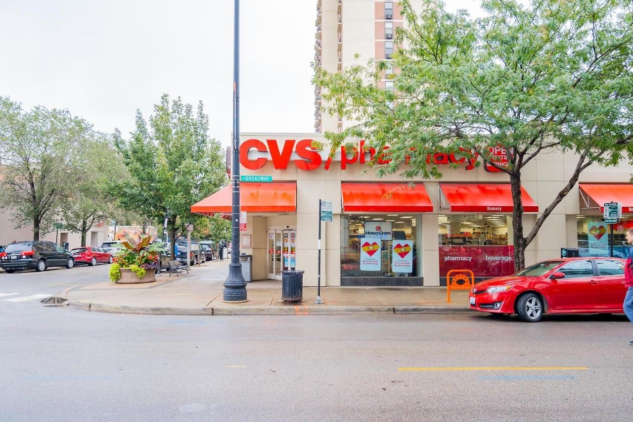 Comfy And Complete Near Boystown - Oakdale 317 Rep * Chicago
