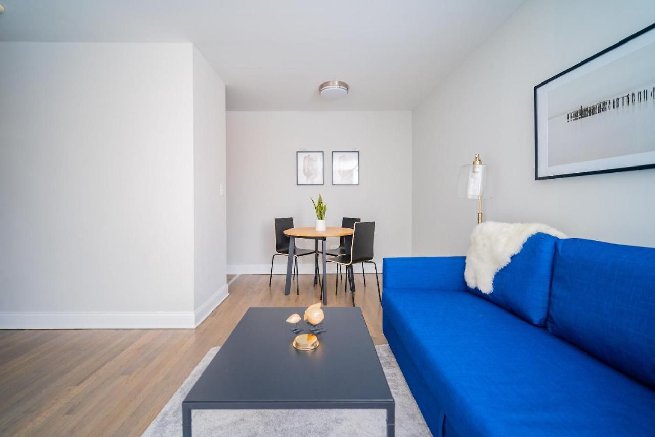 Comfy And Complete Near Boystown - Oakdale 317 Rep Apartment *