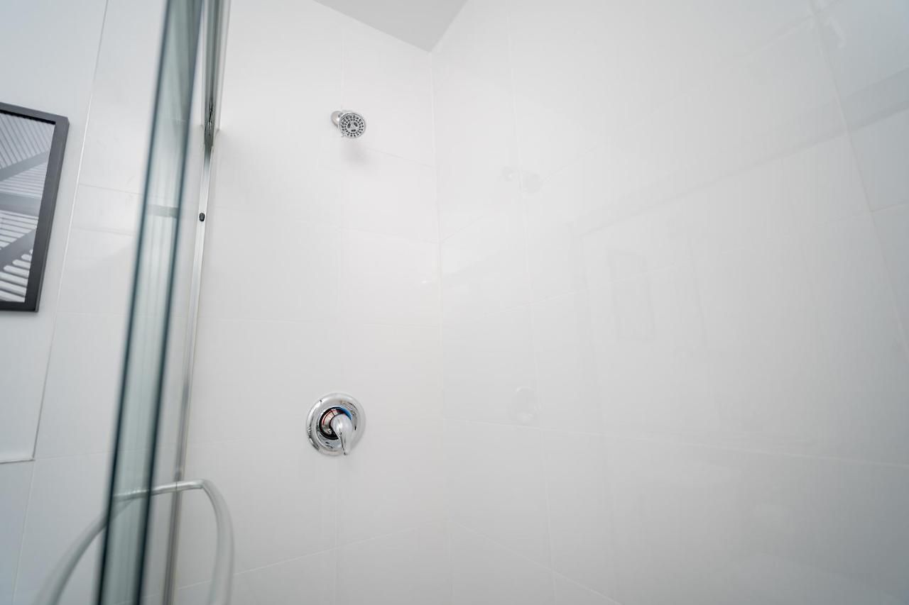 Comfy And Complete Near Boystown - Oakdale 317 Rep *
