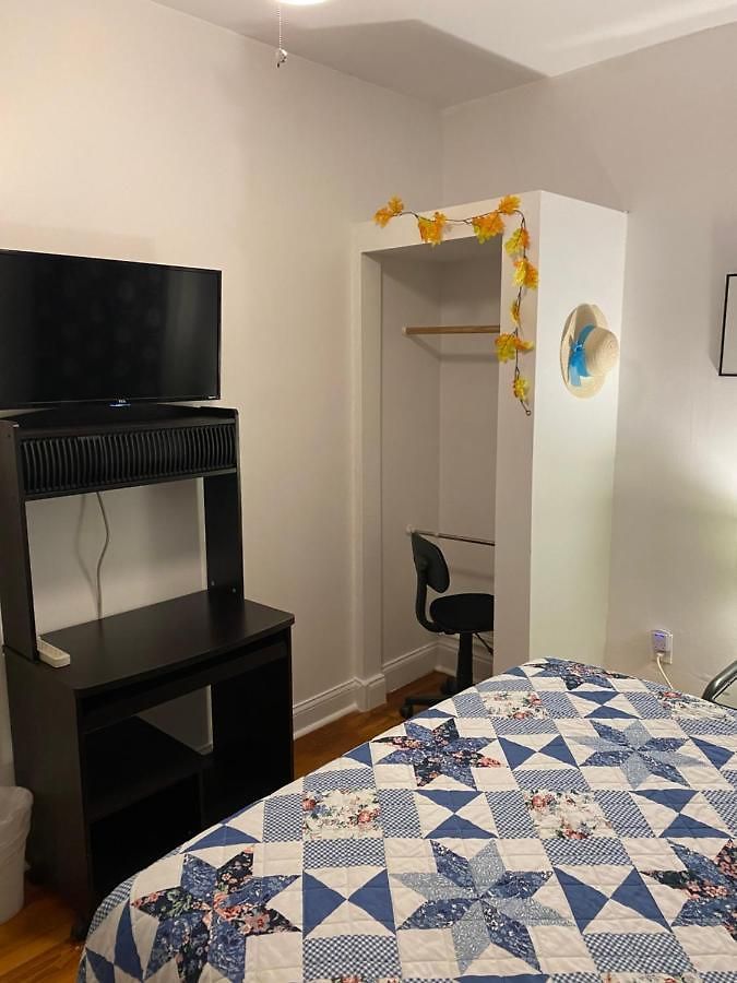 Hollywood Llc Homestay