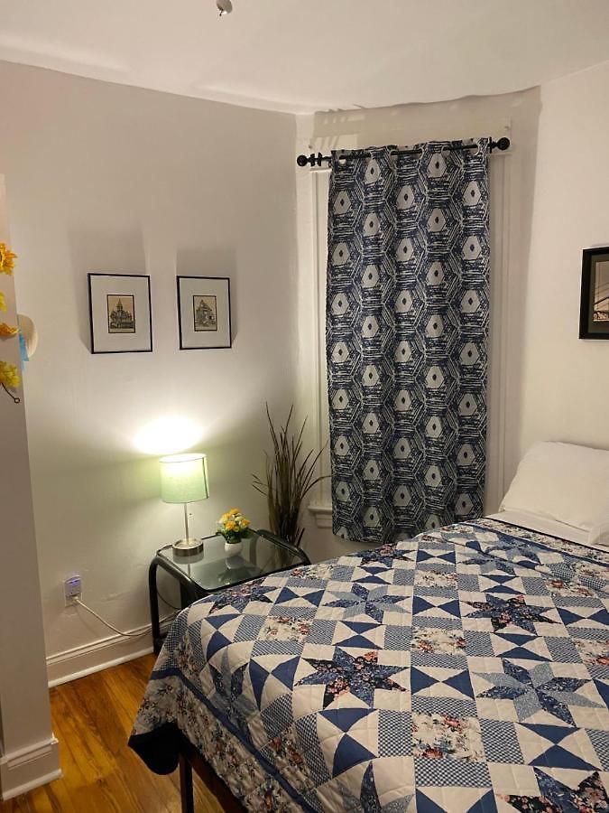 Hollywood Llc Homestay Chicago