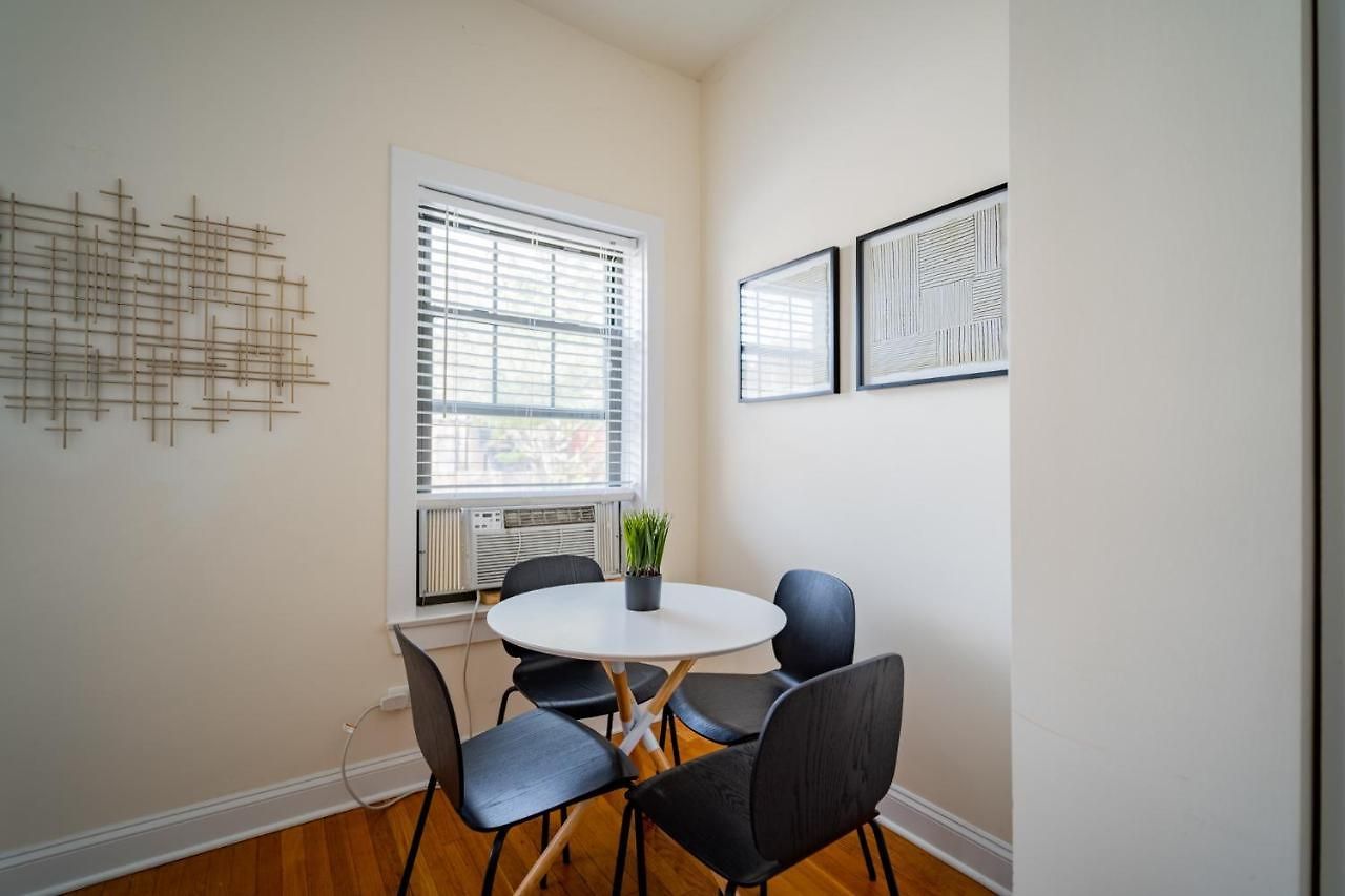 Apartment 3-bedroom Gem With In-unit Laundry - Lawndale 1 Chicago
