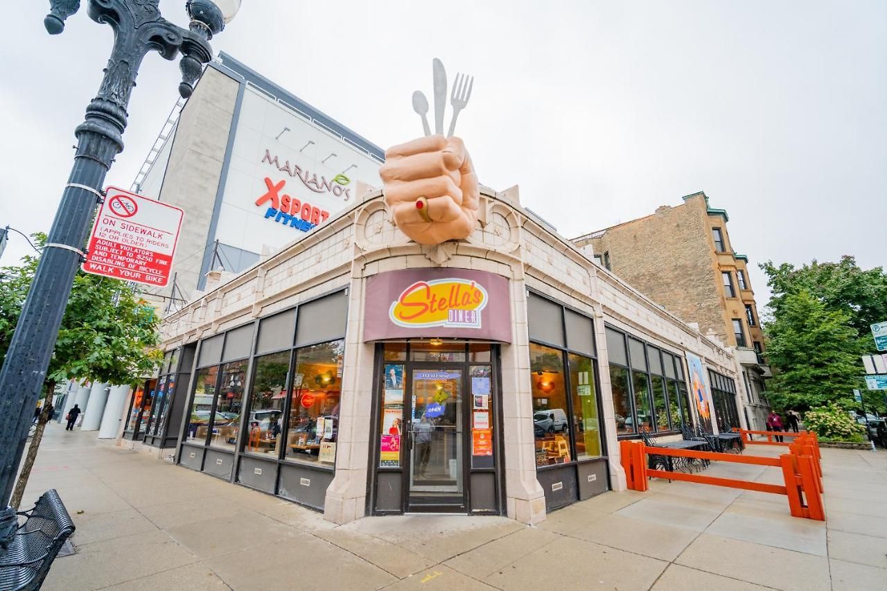 Comfy And Complete Near Boystown - Oakdale 317 Rep * Chicago