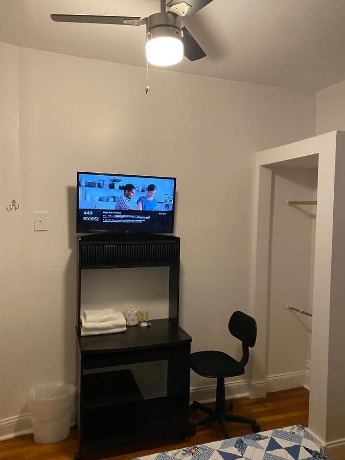 Hollywood Llc Homestay Chicago