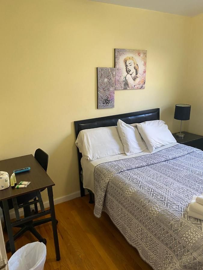 Hollywood Llc Homestay