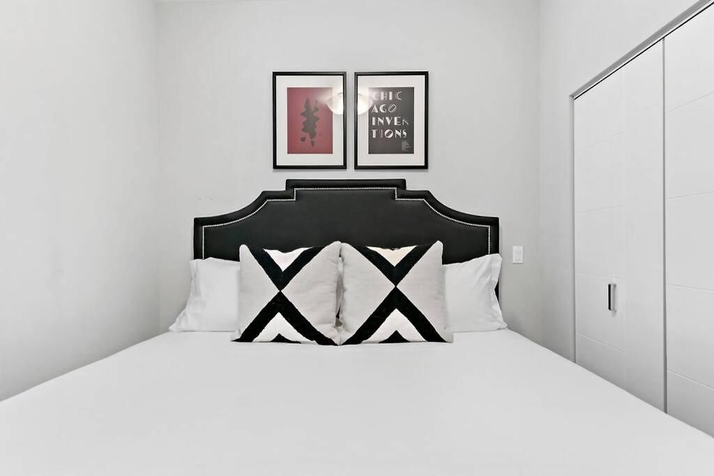 Cozy & Modern 3br - Division 201w 301w Rep Apartment