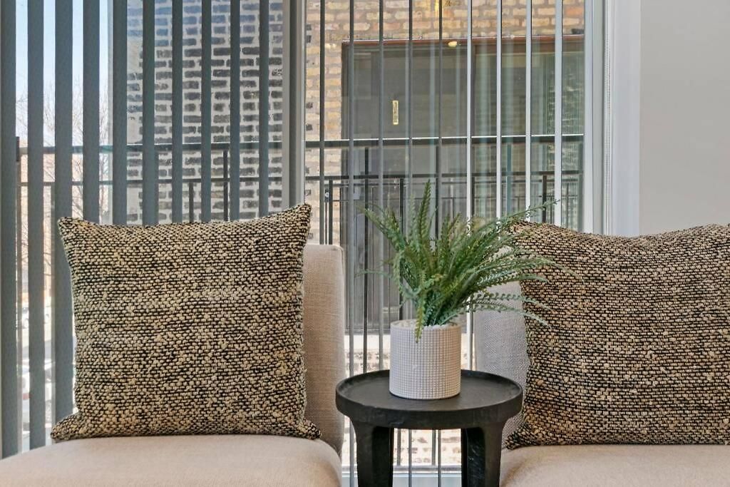 Apartment Cozy & Modern 3br - Division 201w 301w Rep Chicago
