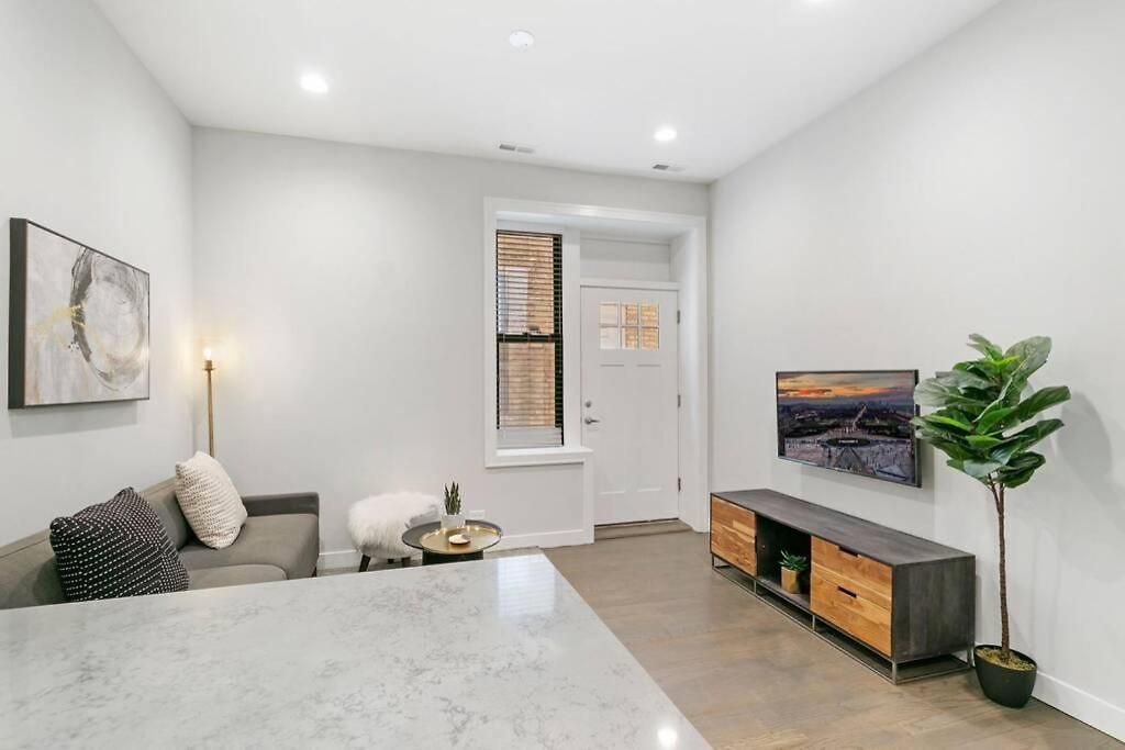 2br Trendy Urban - Division 102w 202w 302w Rep Chicago