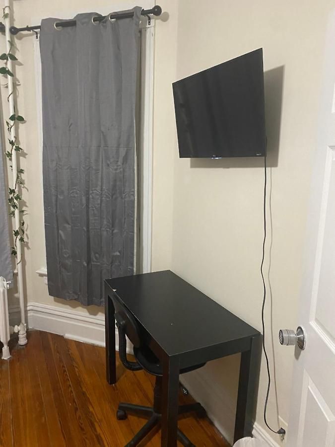 Hollywood Llc Homestay Chicago