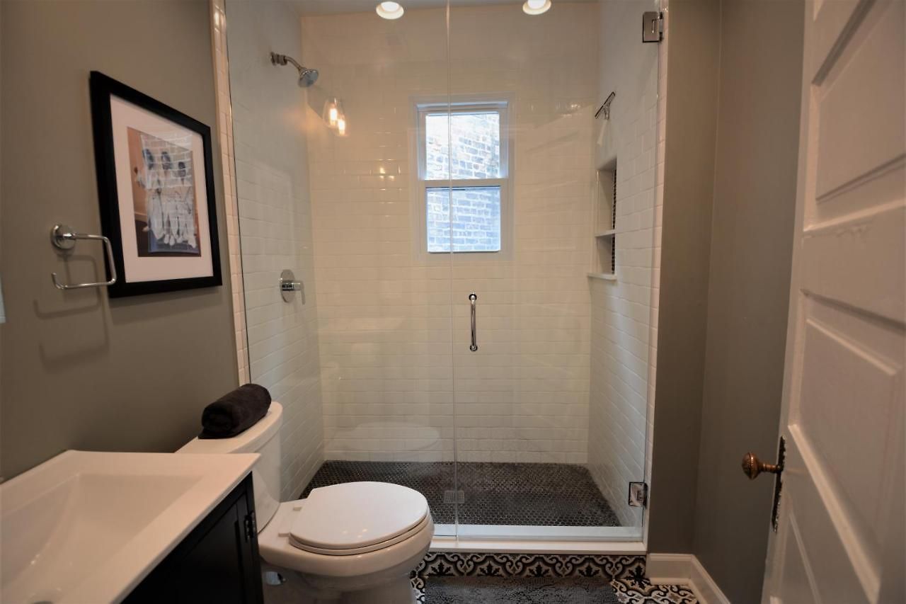 Apartment Penthouse Level, Stunning Wrigley *