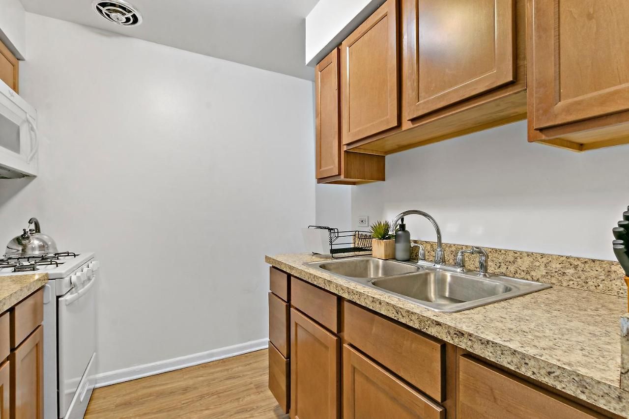 Stunning 1br At Center Of Lakeview - Oakdale 211 Apartment