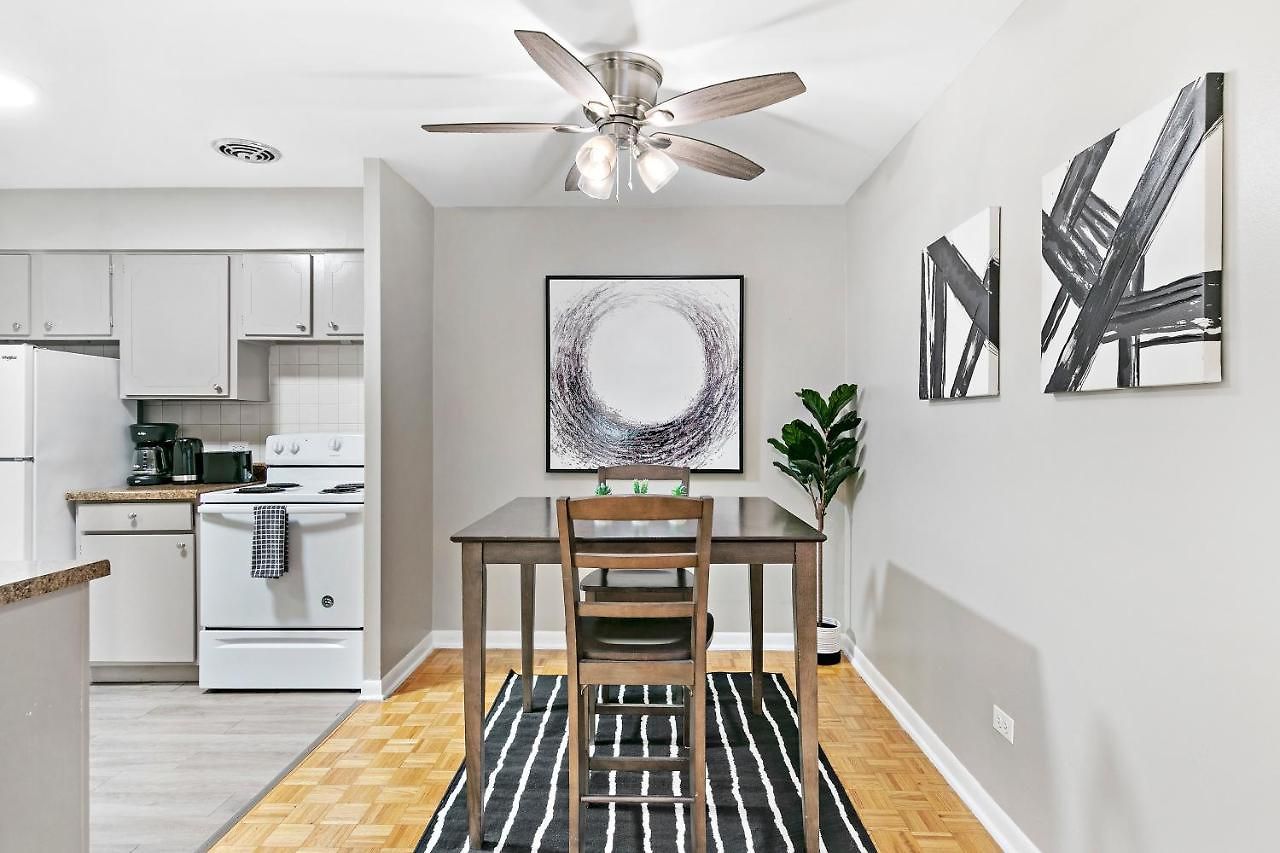 Cozy 1Br Escape, Walk To Dining & Attractions - Oakdale 204