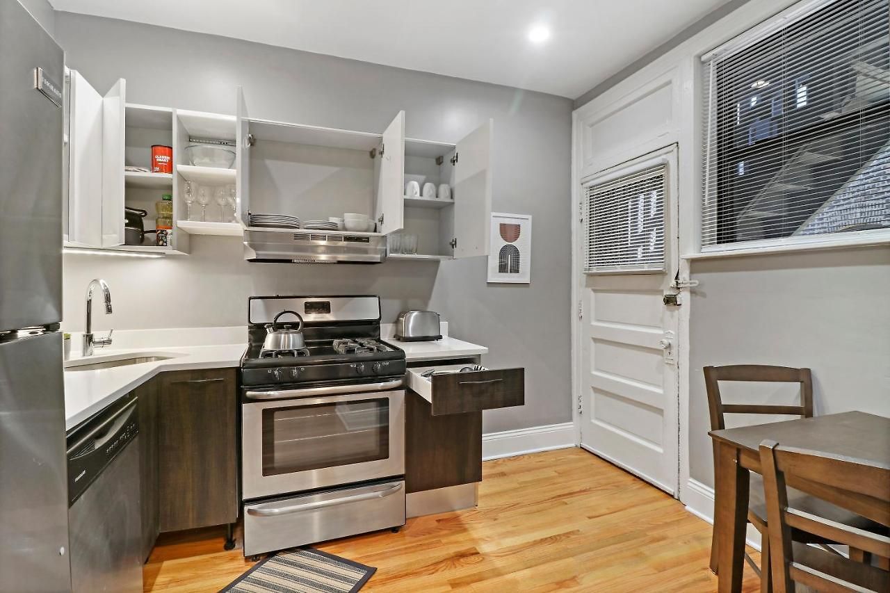 Homey 2br Unit In Boystown, Steps From Everything - Stratford 2n 3n Rep Chicago