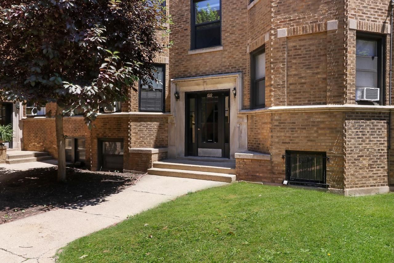 Homey 2br Unit In Boystown, Steps From Everything - Stratford 2n 3n Rep Apartment *