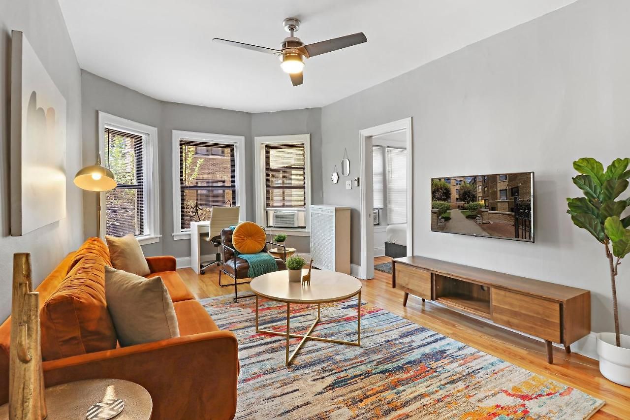Homey 2br Unit In Boystown, Steps From Everything - Stratford 2n 3n Rep