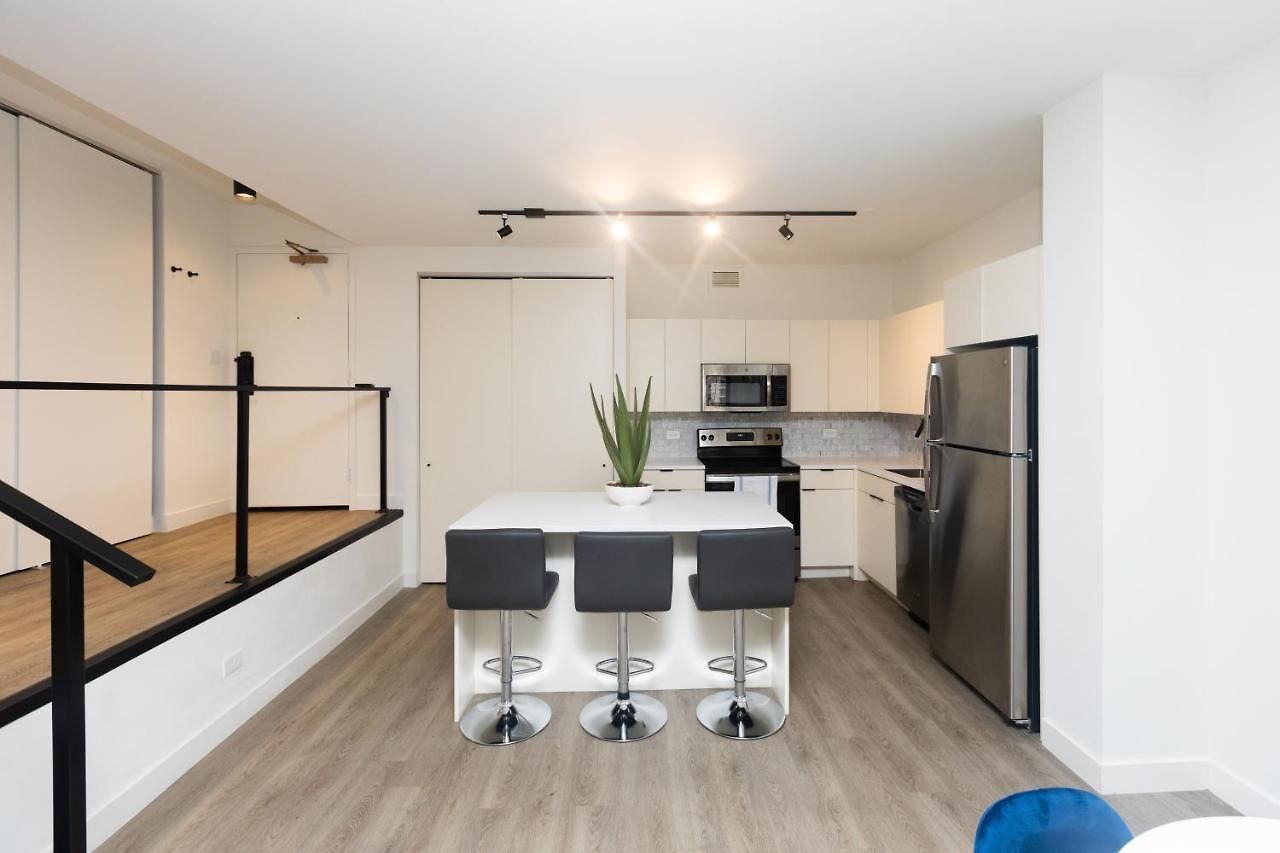 21 East - Chic Dt Apts With Rooftop By Zencity