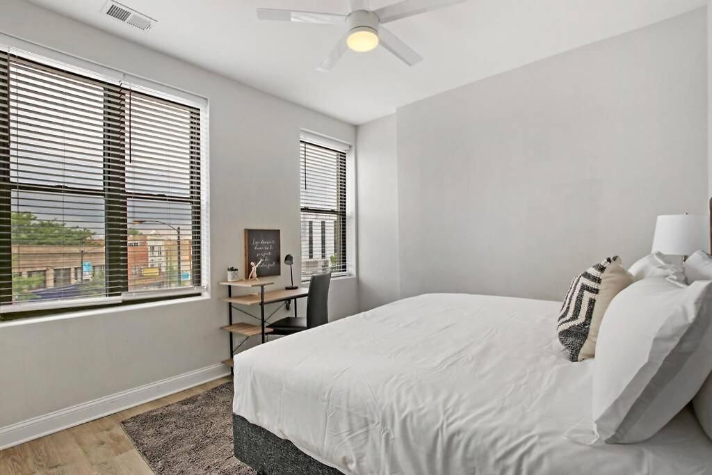 3br In Logan Square Walkable To Highlights - Park S6