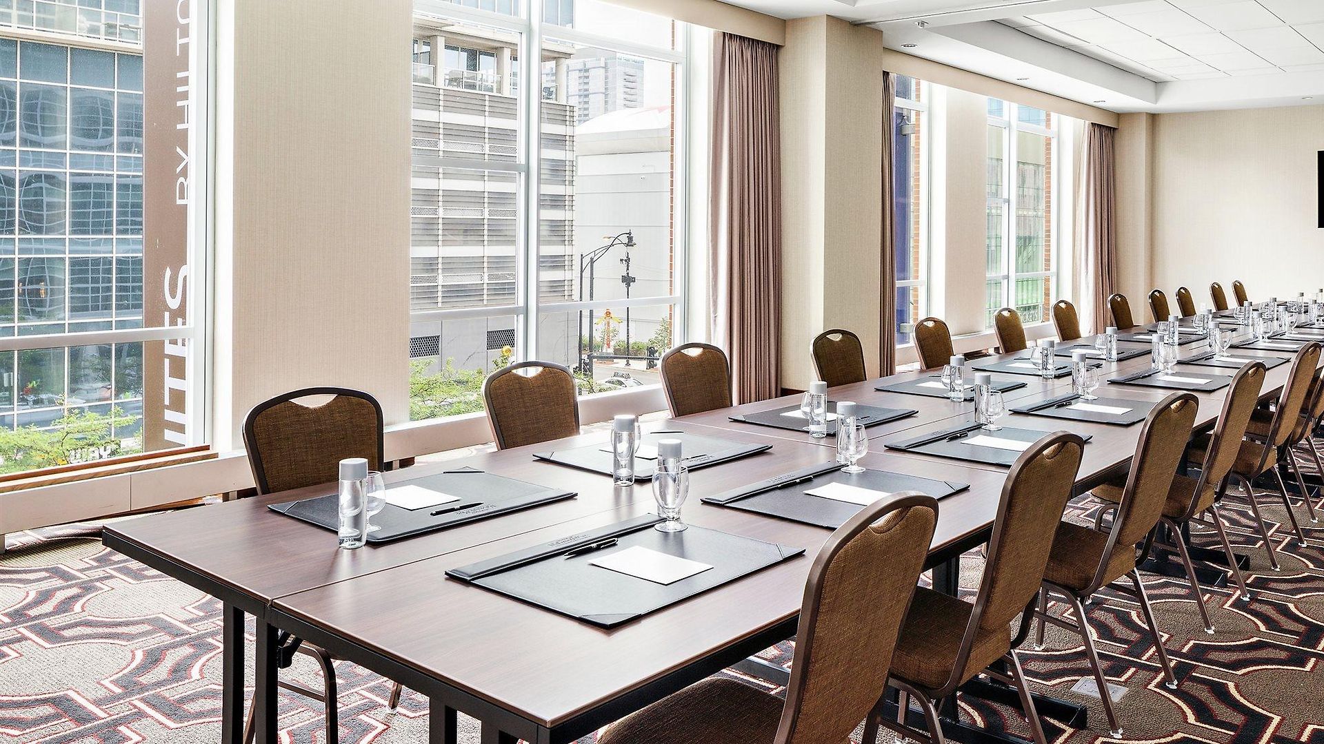 Hampton Mccormick Place 3*