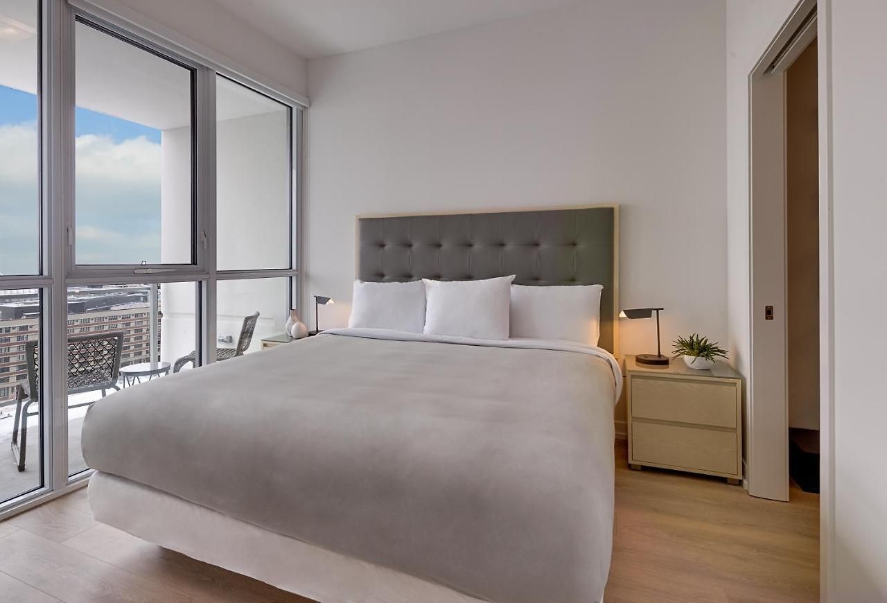 Hotel Level - River North