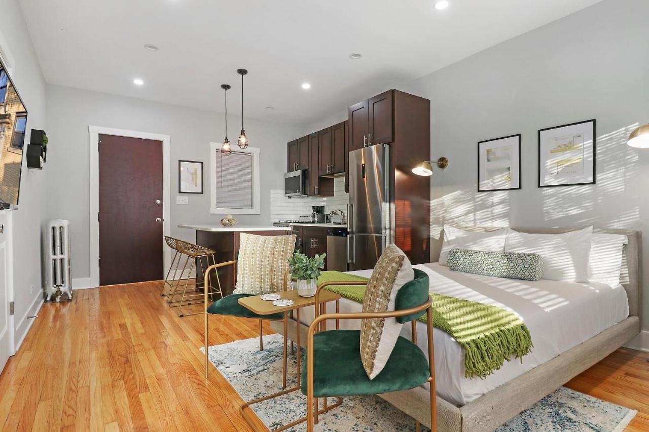 Apartment Alluring In Jefferson Park - Leland 1n *