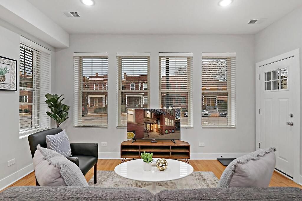 1br Deluxe Near Shops & Cafes - Ashland 1f Apartment Chicago