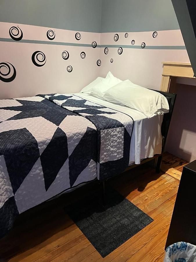 Hollywood Llc Homestay *
