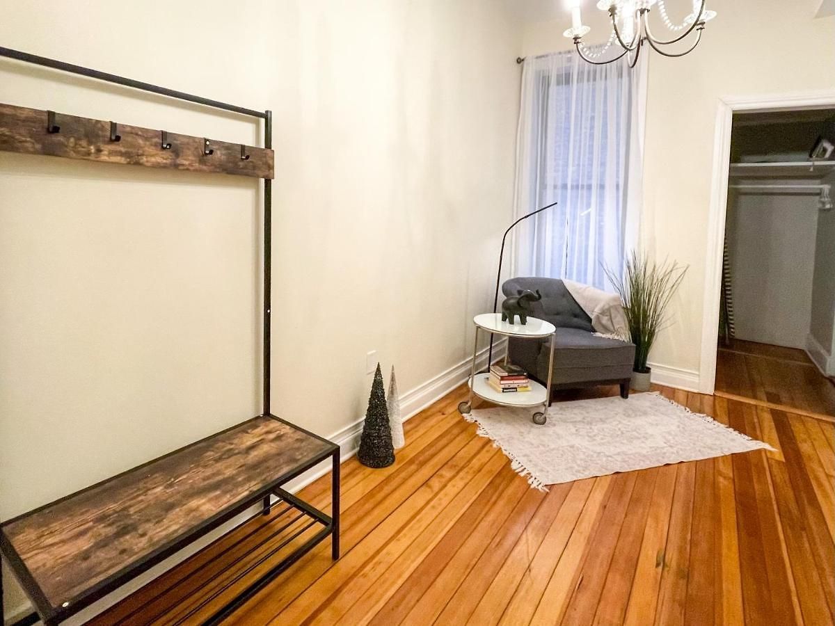 Perfect Wrigleyville Apartment Chicago