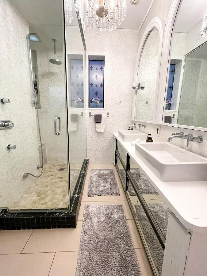 Perfect Wrigleyville Apartment Chicago