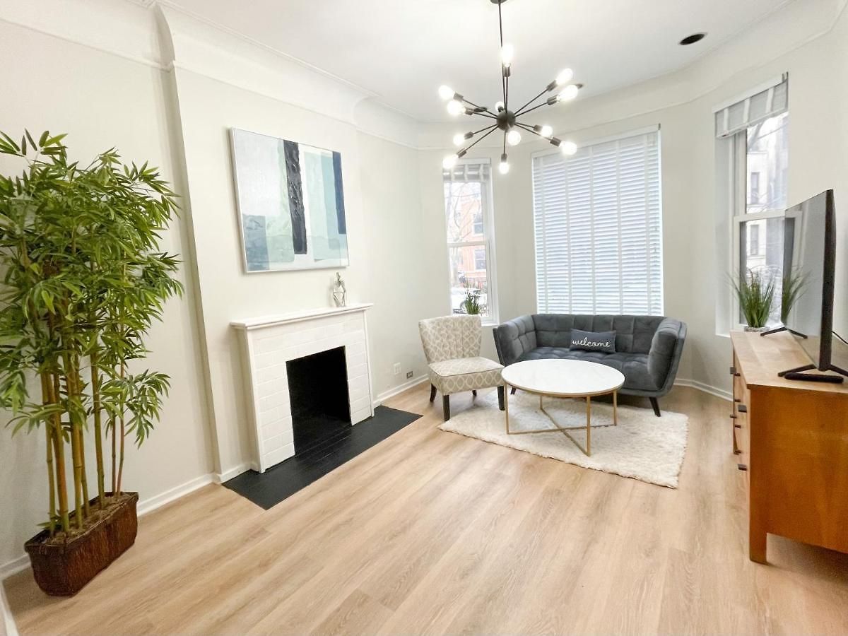 Wrigleyville Friends Unit - 5bdrm * Chicago