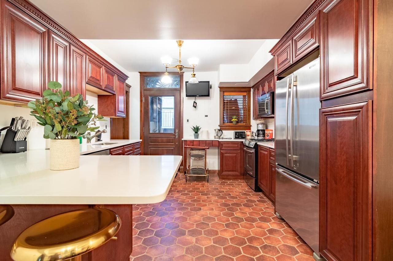 Luxurious Classic Gold Coast For 12 Guests * Chicago