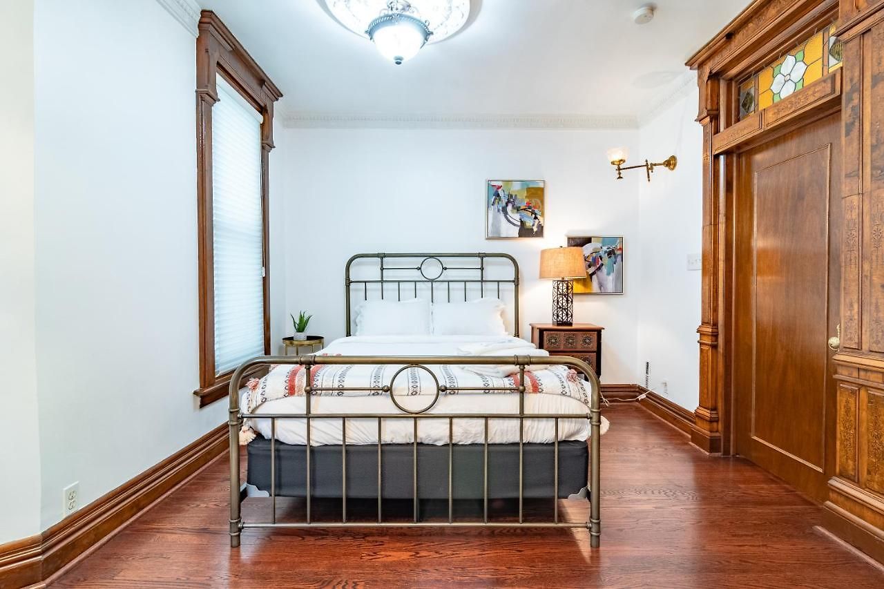 Luxurious Classic Gold Coast For 12 Guests Villa