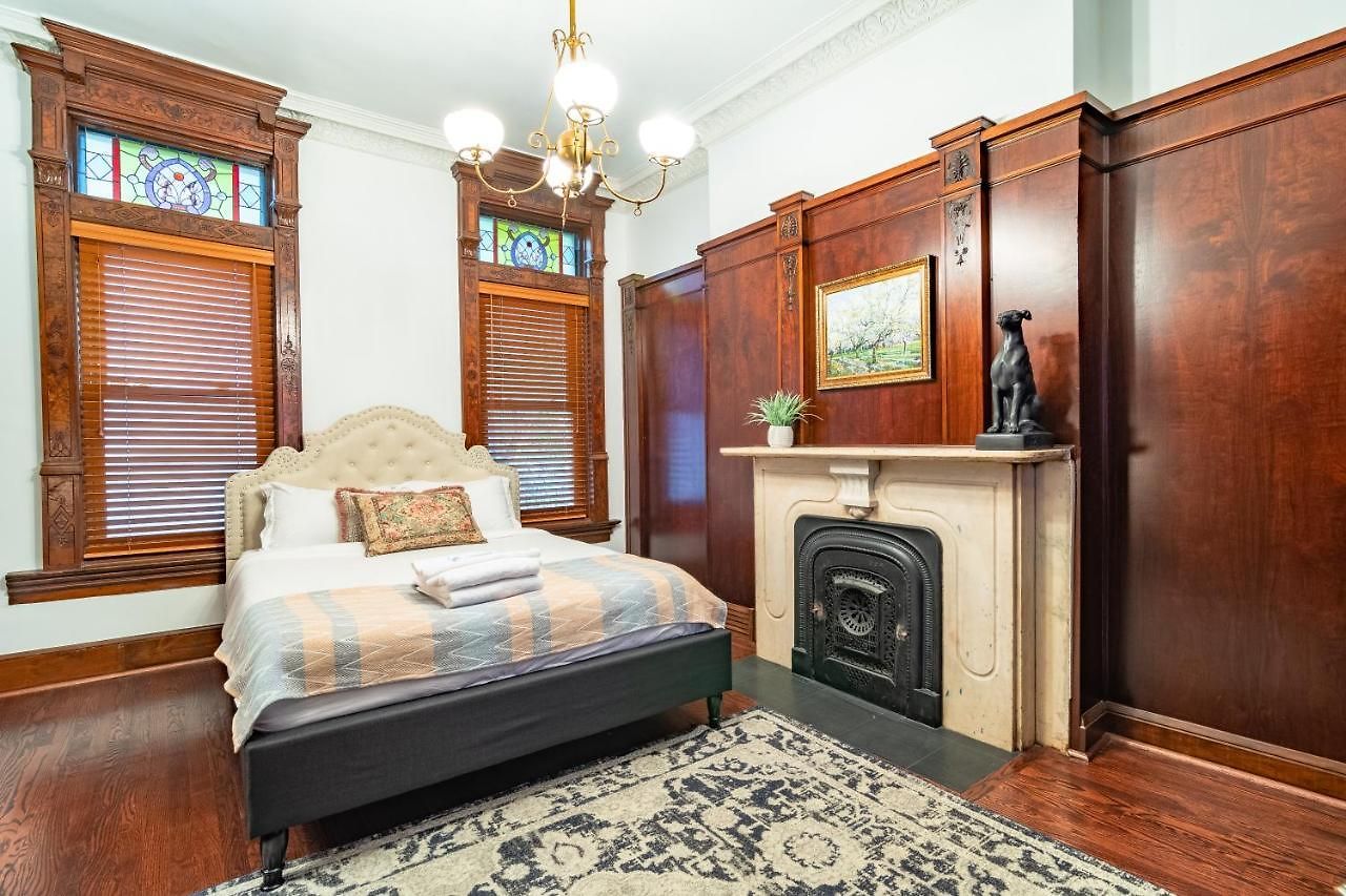 Luxurious Classic Gold Coast For 12 Guests *