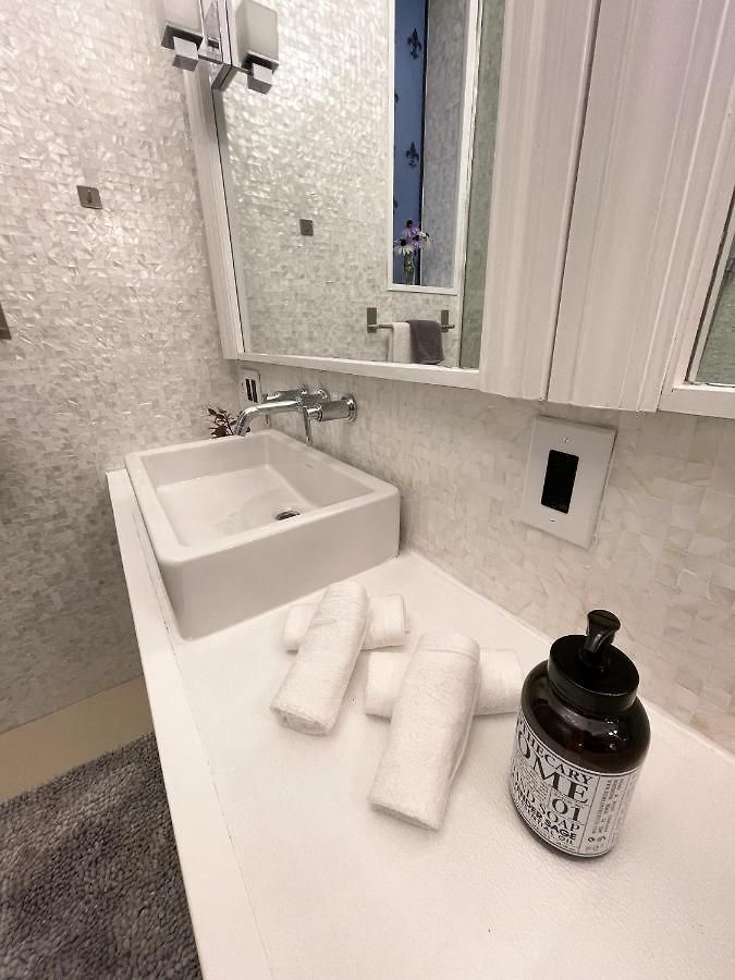 Perfect Wrigleyville Apartment Chicago
